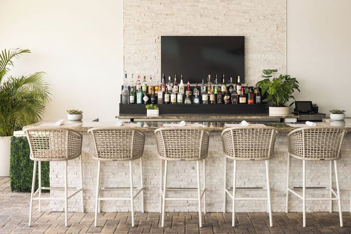 Poolside bar