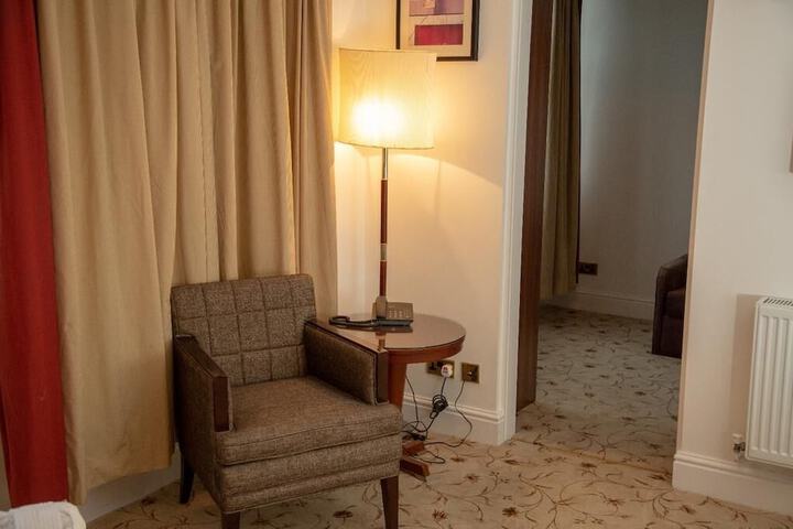 Room 8 of 19