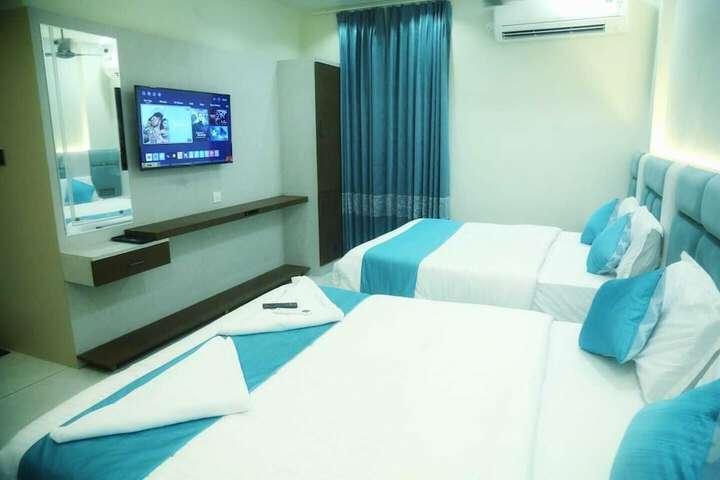 Room 9 of 20