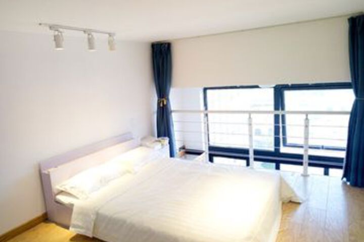 Room 9 of 32