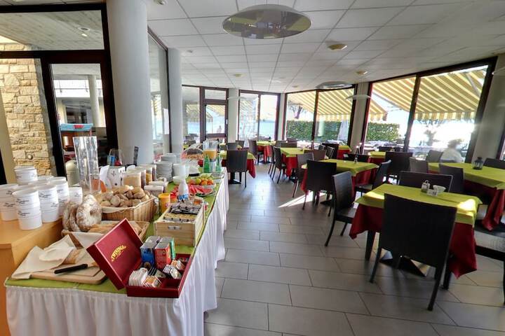 Breakfast/Coffee Service 16 of 20