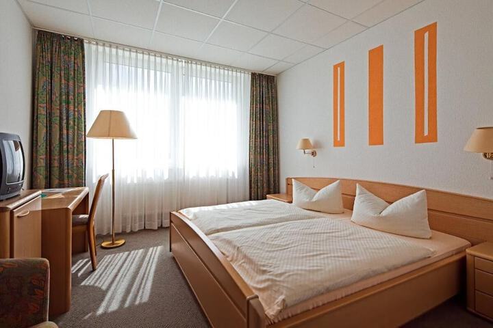 Room 10 of 60
