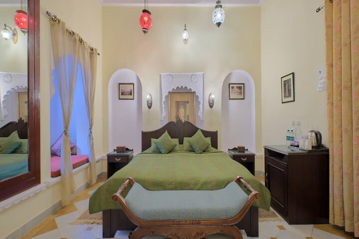 Room 8 of 37
