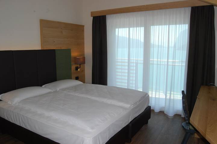 Room 4 of 87