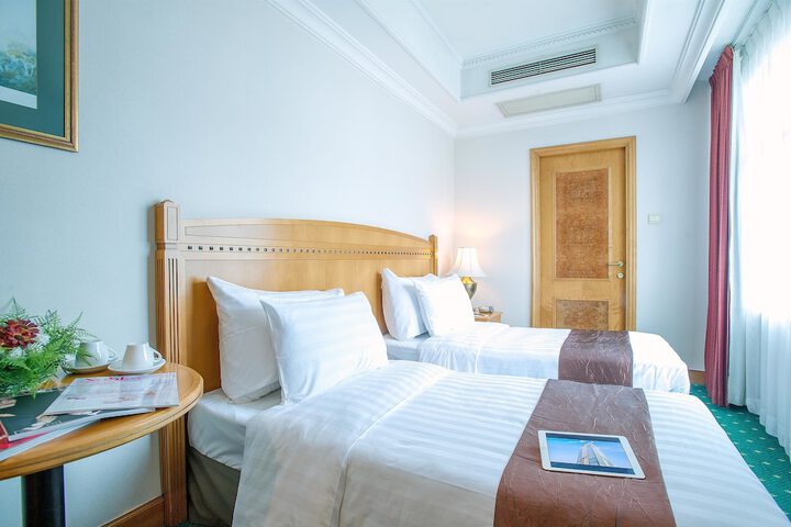 Room 8 of 37