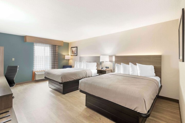2 Queen Beds (3 of 6)