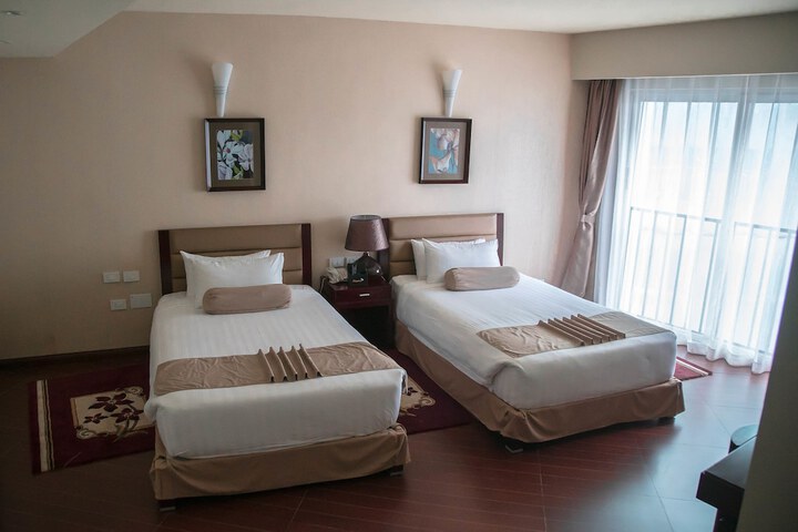 Room 4 of 49