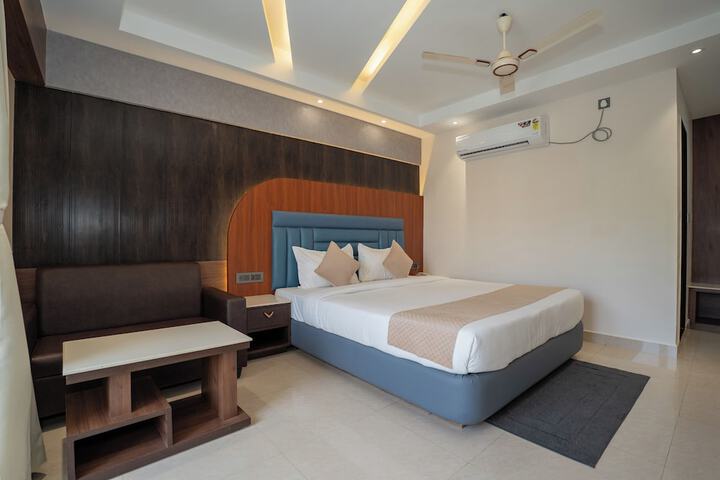 Room 8 of 174