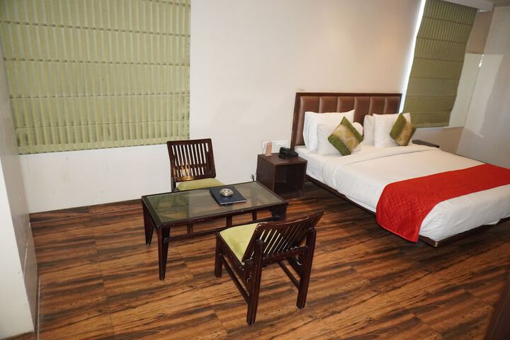 Room 12 of 25