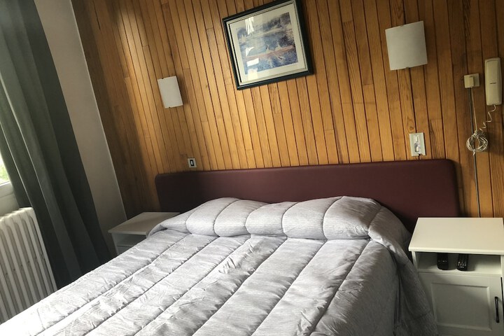 Room 4 of 28