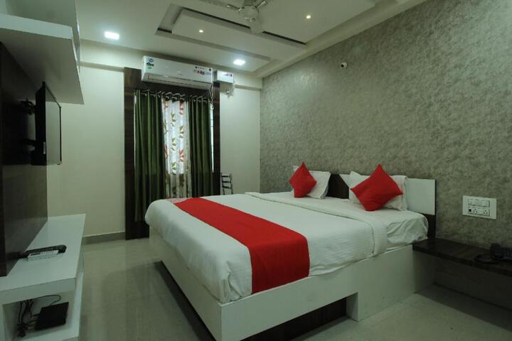 OYO 38770 Hotel Regal Residency
