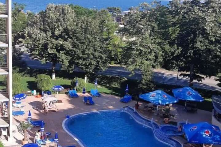 Pool 52 of 113