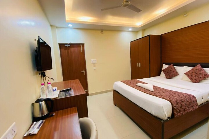 Room 16 of 32