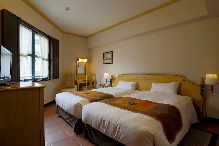 Room 12 of 40