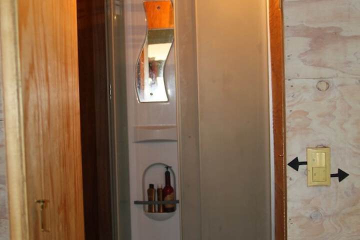 Room 25 of 28