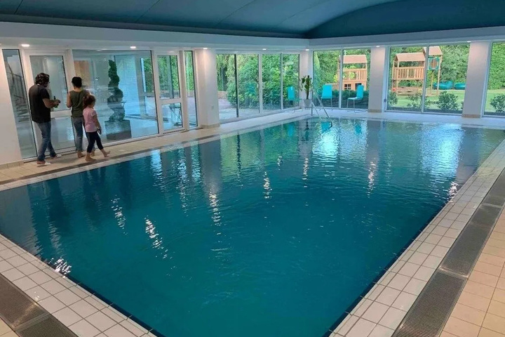 Pool 15 of 40