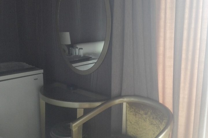 Room 18 of 30