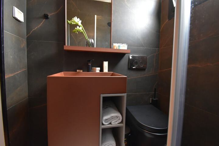 Room 50 of 145