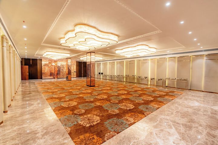 Ballroom/Hall 41 of 51