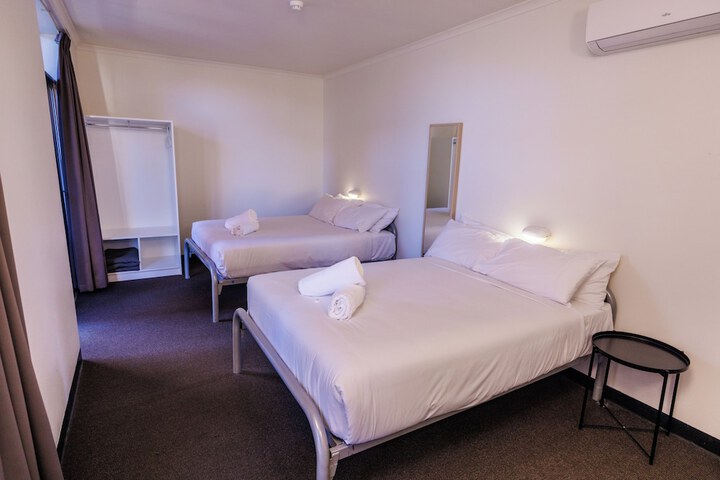 Room 25 of 42