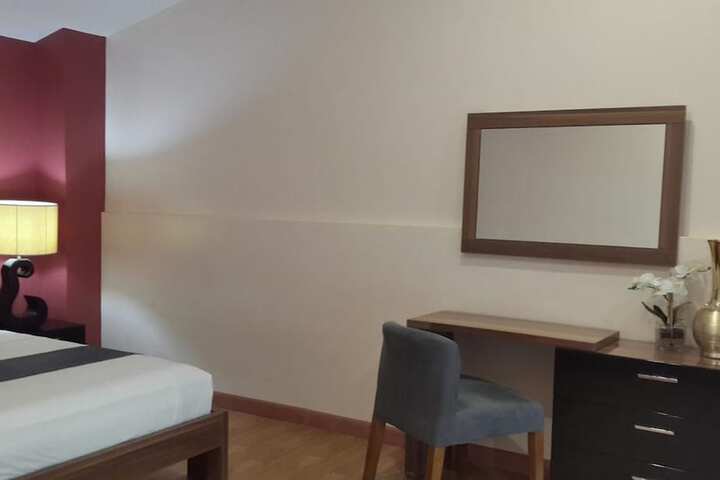 Room 8 of 24