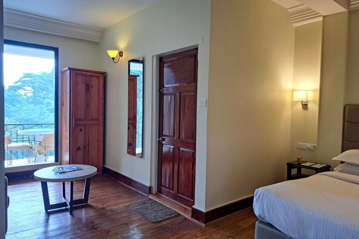 Room 10 of 48