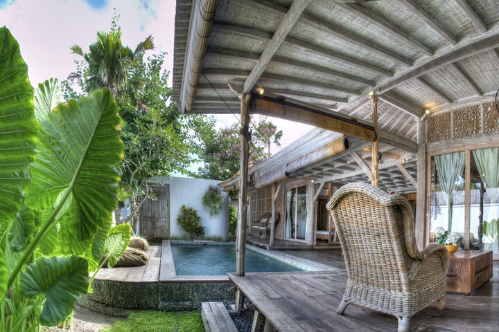 Hotel with Pool