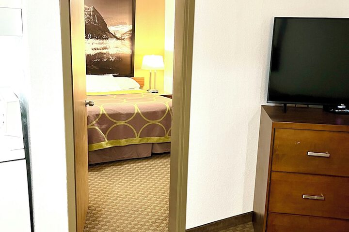 Room 4 of 63