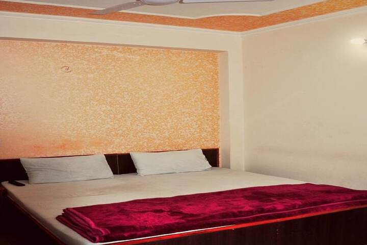 Room 4 of 15