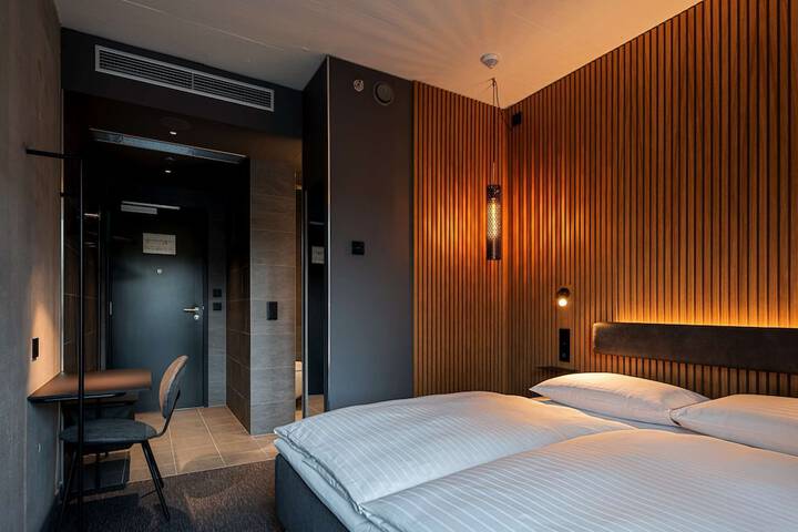 Room 21 of 90