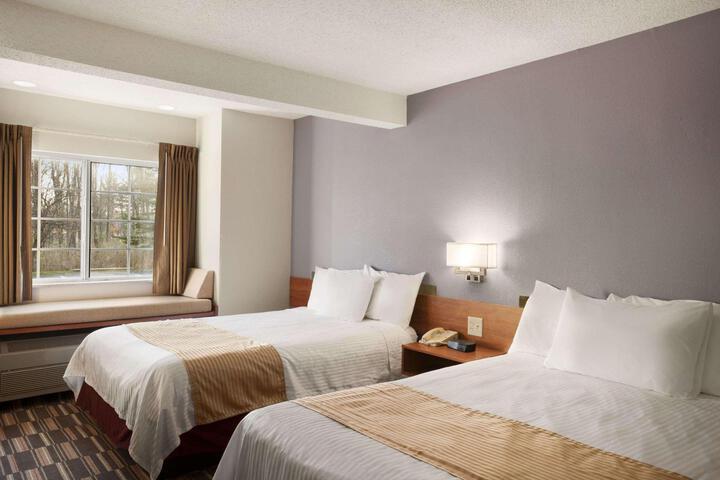 1 Queen Bed (13 of 14)