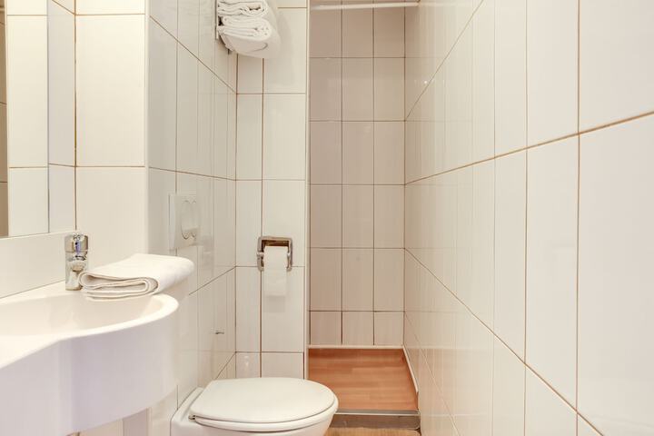 Room 20 of 29