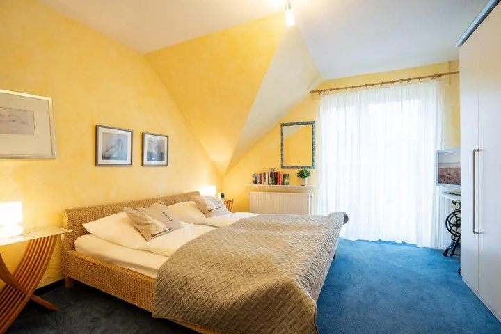 Room 4 of 14