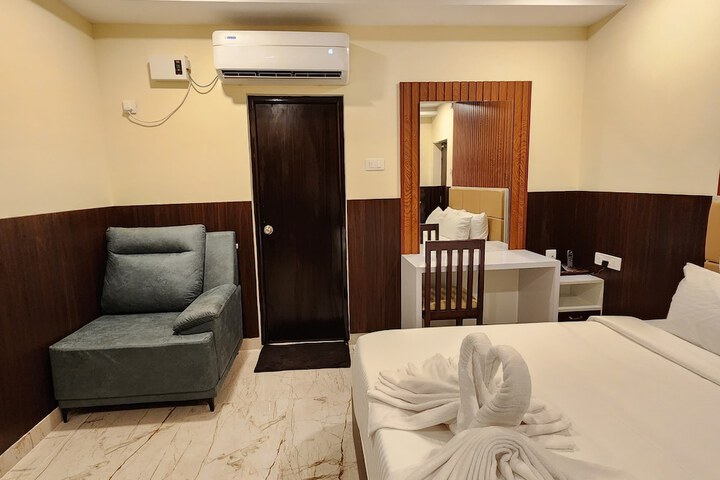 Room 5 of 10