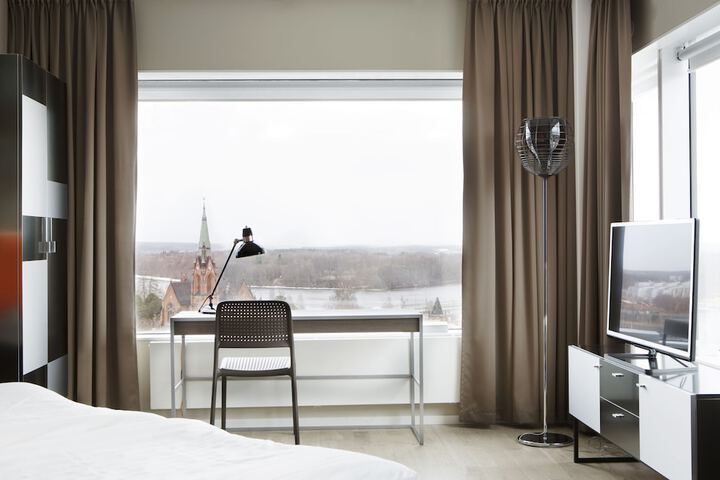 Room 4 of 18