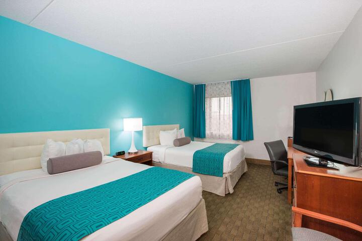 2 Queen Beds Mobility Accessible (2 of 7)
