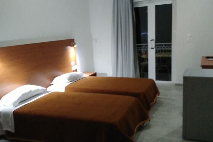 Room 8 of 41