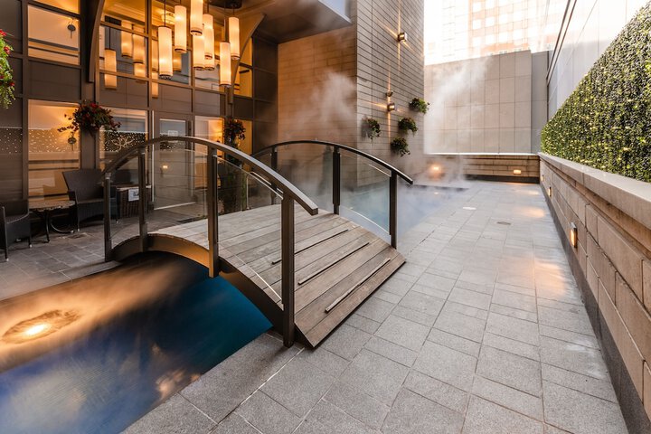 Hotel Pool