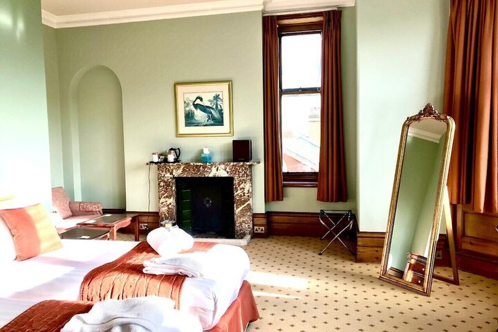 Room 16 of 109