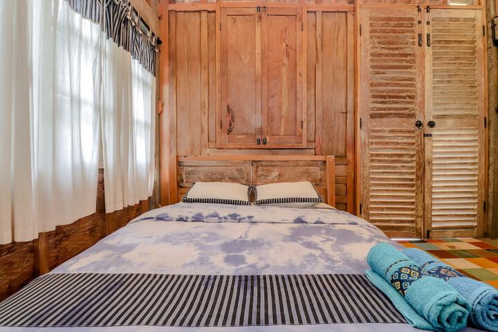 Room 4 of 28