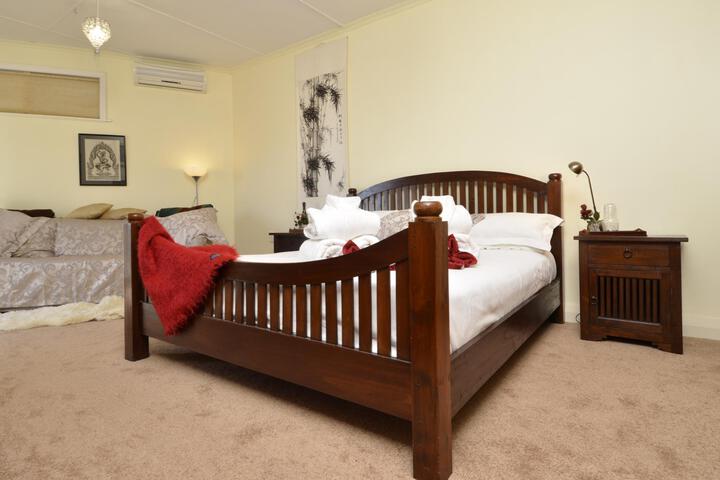 Room 2 of 5