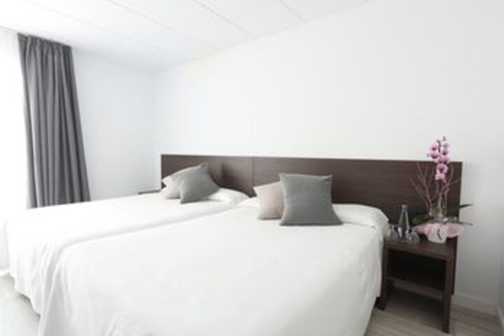 Room 12 of 48