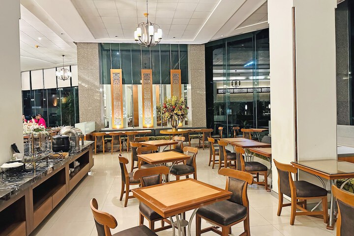 Dining 46 of 68