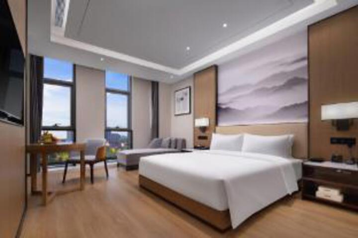 Room 8 of 10