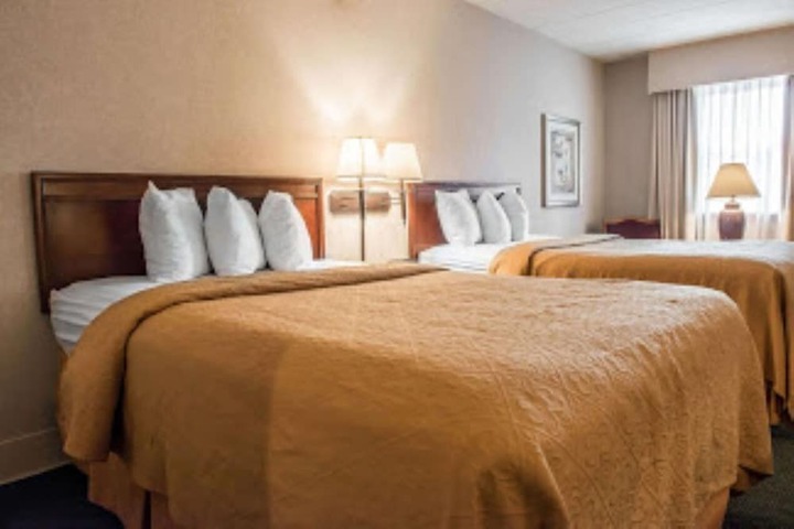 1 Queen Bed (6 of 15)