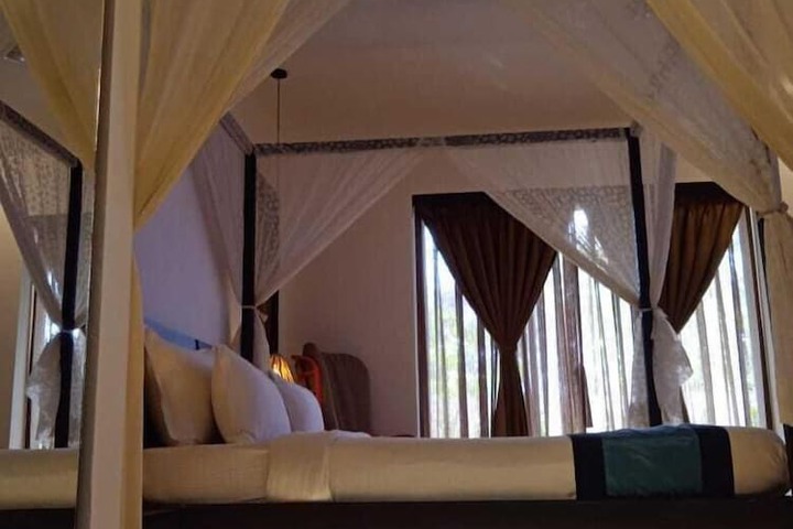 Room 10 of 21