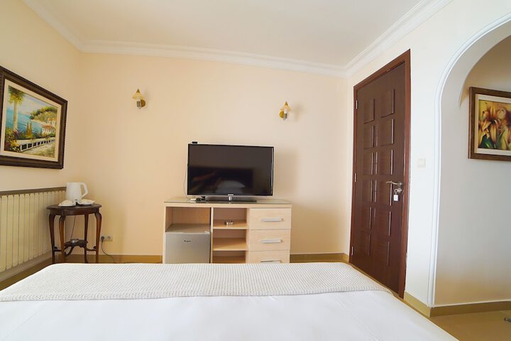 Room 6 of 69