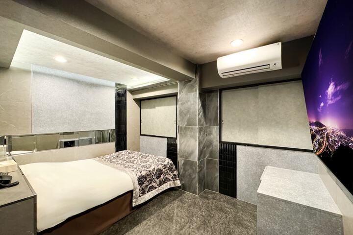 Room 3 of 34