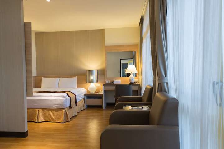 Room 5 of 37