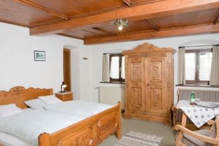 Room 7 of 11